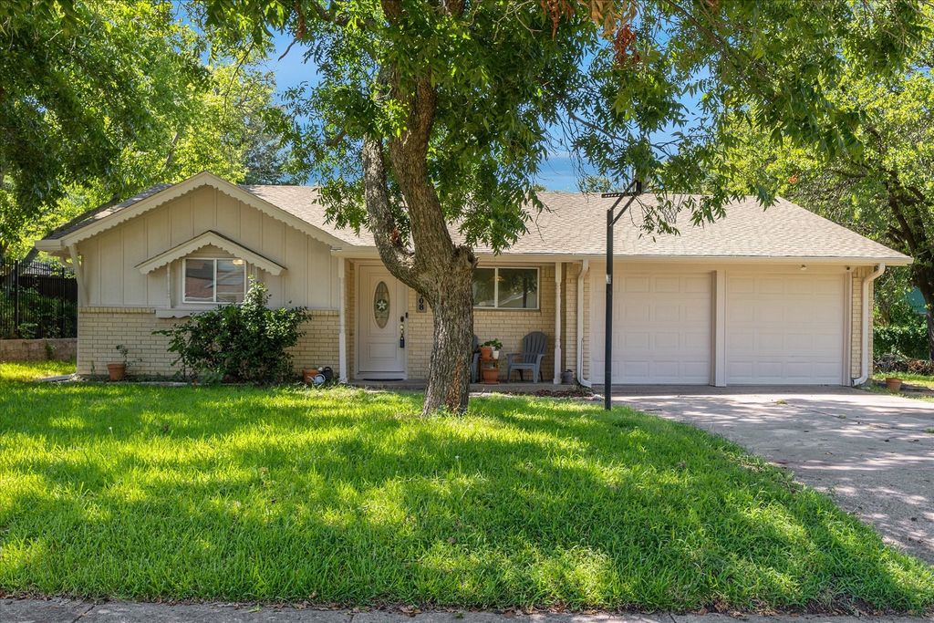 5708 Waterview Drive, Arlington, TX 76016
