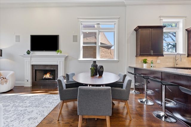 823 W WOLFRAM Street 3E, Chicago, IL 60657