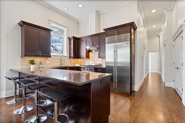 823 W WOLFRAM Street 3E, Chicago, IL 60657