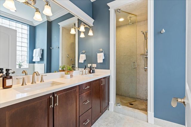 823 W WOLFRAM Street 3E, Chicago, IL 60657