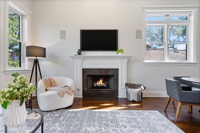 823 W WOLFRAM Street 3E, Chicago, IL 60657
