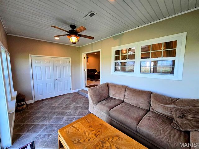 55272 Buffalo Lane, New London, MO 63459