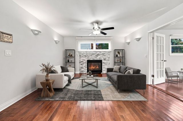 1805 W Willow Lane, Mount Prospect, IL 60056