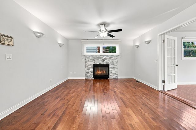 1805 W Willow Lane, Mount Prospect, IL 60056