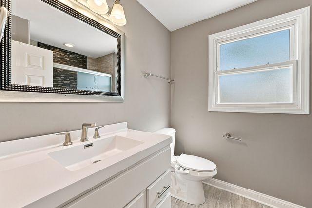 1805 W Willow Lane, Mount Prospect, IL 60056