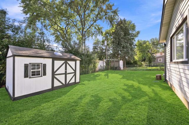 1805 W Willow Lane, Mount Prospect, IL 60056