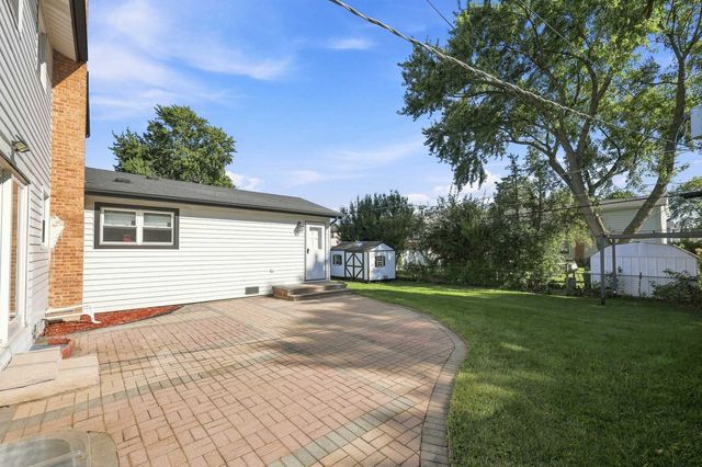 1805 W Willow Lane, Mount Prospect, IL 60056