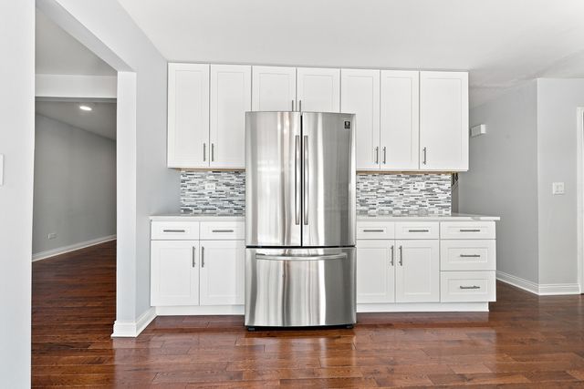 1805 W Willow Lane, Mount Prospect, IL 60056