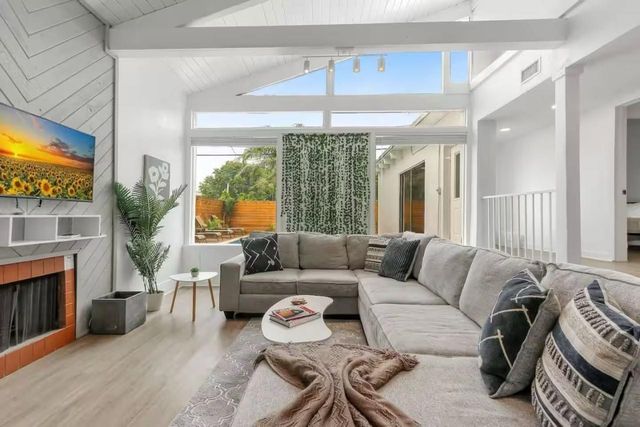 3070 NE 13th Ave, Oakland Park, FL 33334