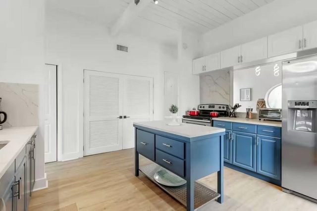 3070 NE 13th Ave, Oakland Park, FL 33334