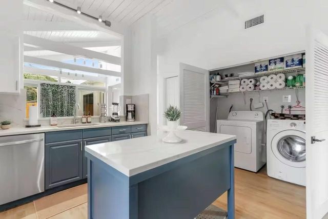 3070 NE 13th Ave, Oakland Park, FL 33334