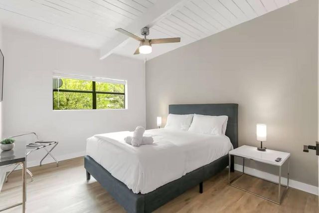 3070 NE 13th Ave, Oakland Park, FL 33334