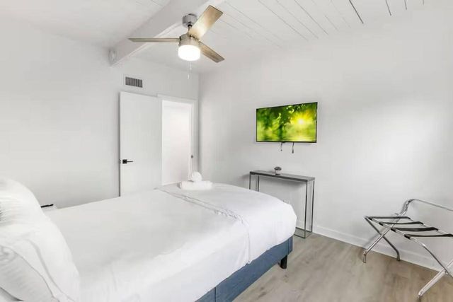 3070 NE 13th Ave, Oakland Park, FL 33334