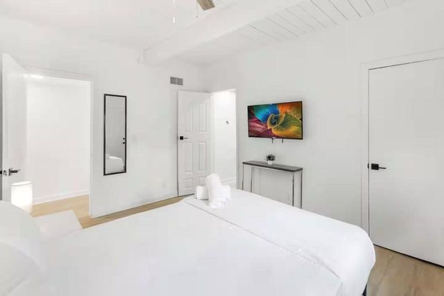 3070 NE 13th Ave, Oakland Park, FL 33334