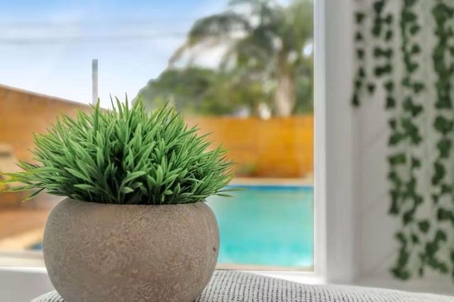 3070 NE 13th Ave, Oakland Park, FL 33334