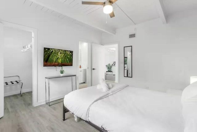 3070 NE 13th Ave, Oakland Park, FL 33334