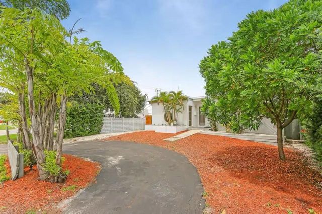 3070 NE 13th Ave, Oakland Park, FL 33334