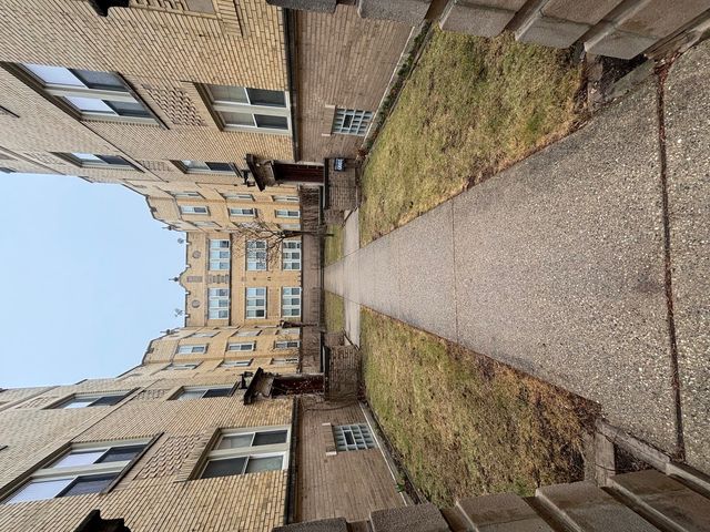 2216 W Thome Avenue 3-B, Chicago, IL 60659