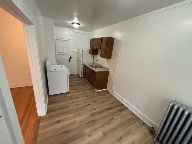 2216 W Thome Avenue 3-B, Chicago, IL 60659