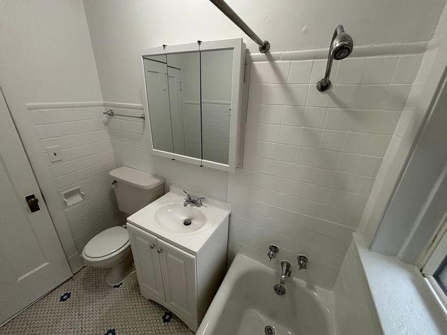 2216 W Thome Avenue 3-B, Chicago, IL 60659