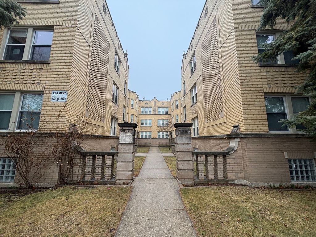 2216 W Thome Avenue 3-B, Chicago, IL 60659