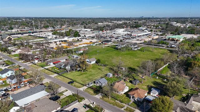 1717 Cresline Street, Houston, TX 77093