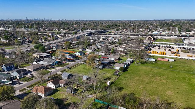 1717 Cresline Street, Houston, TX 77093