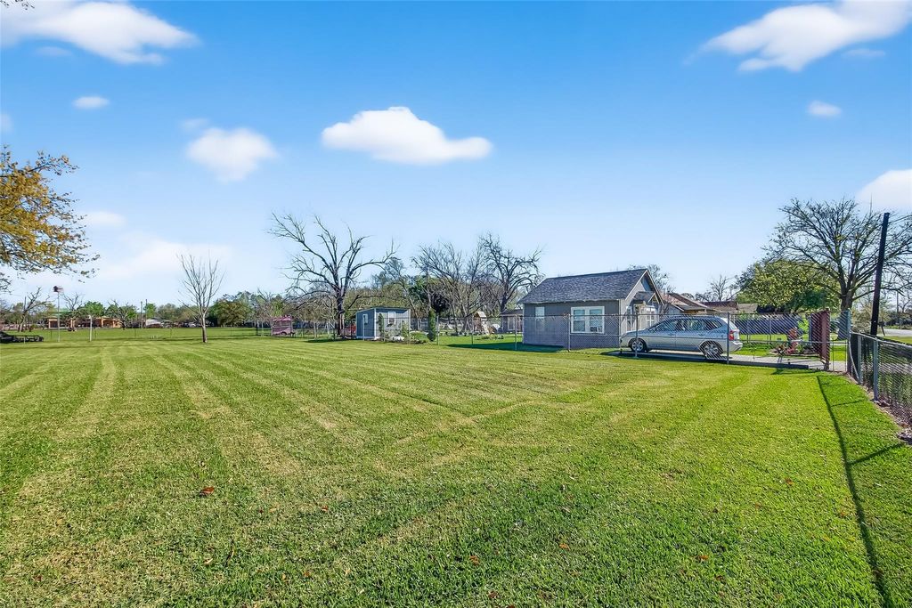 1717 Cresline Street, Houston, TX 77093