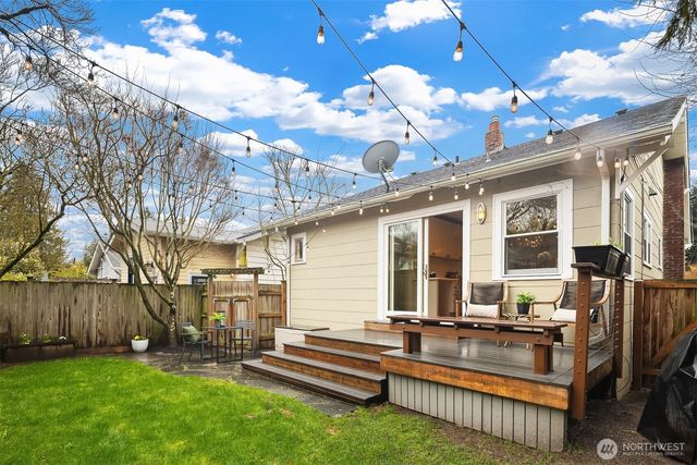 832 NW 67th Street, Seattle, WA 98117