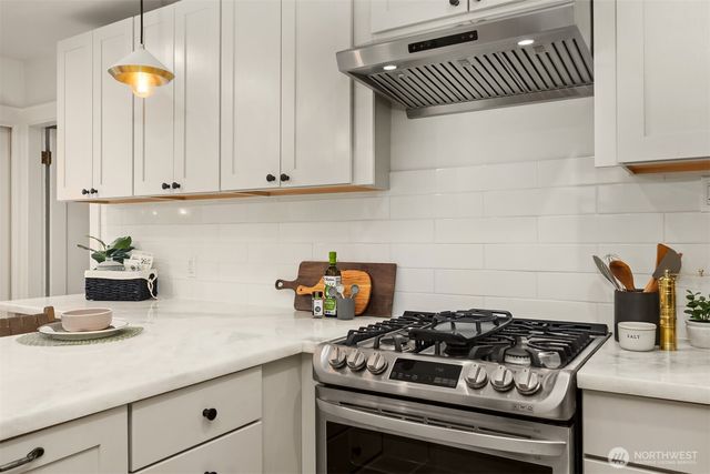 832 NW 67th Street, Seattle, WA 98117