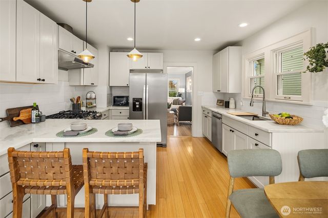 832 NW 67th Street, Seattle, WA 98117