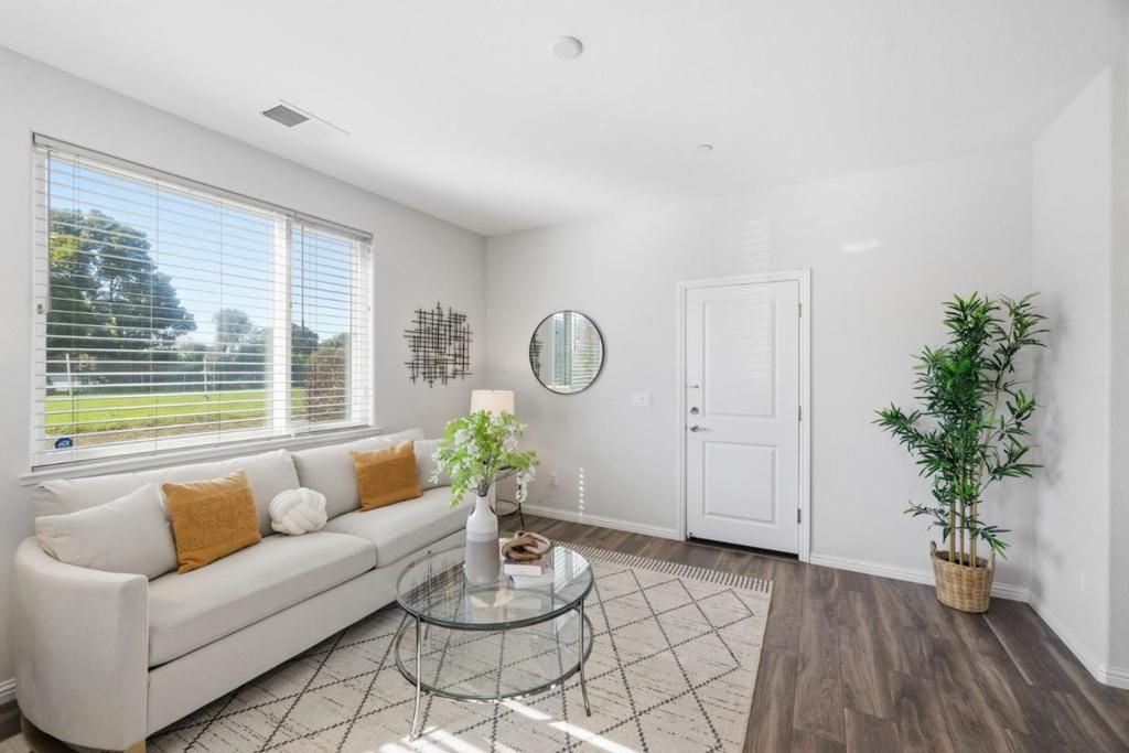 Image 4 of property listing at 2420 Kita Lane, San Jose, CA 95133