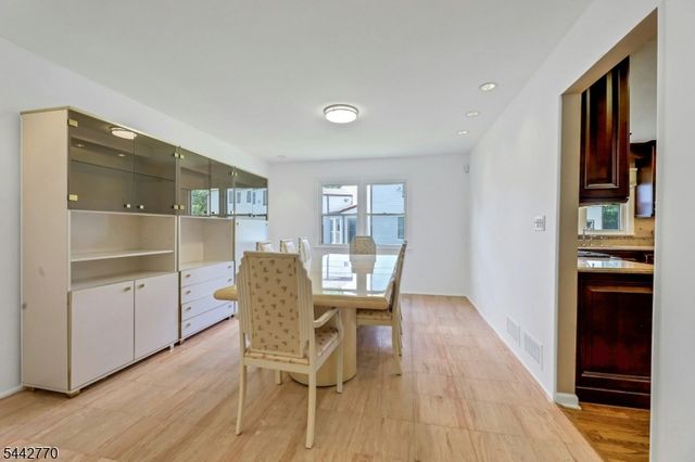 42 Cosgrove Ct, Fair Lawn Boro, NJ 07410