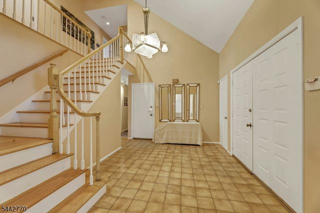 42 Cosgrove Ct, Fair Lawn Boro, NJ 07410