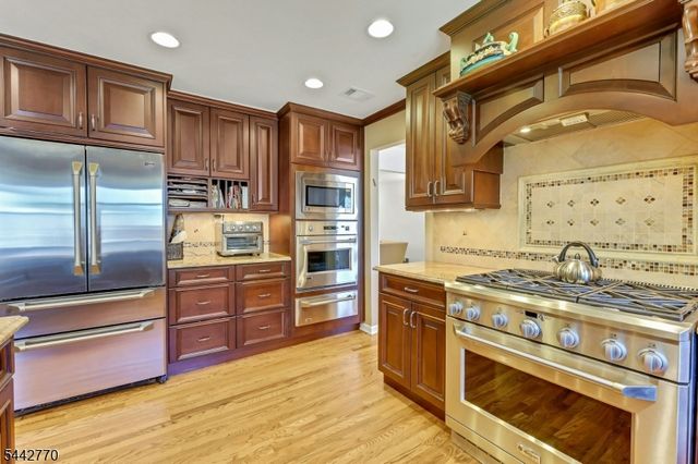 42 Cosgrove Ct, Fair Lawn Boro, NJ 07410