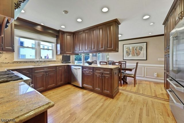 42 Cosgrove Ct, Fair Lawn Boro, NJ 07410
