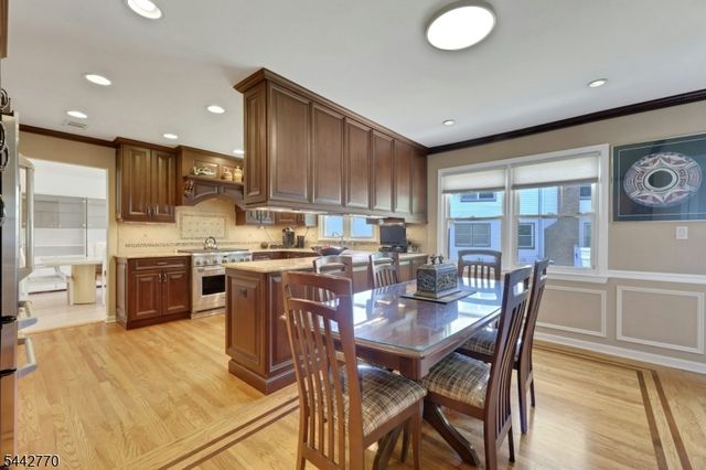 42 Cosgrove Ct, Fair Lawn Boro, NJ 07410