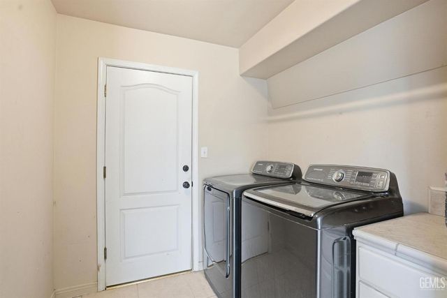 12108 Flat Iron Court, Bakersfield, CA 93312