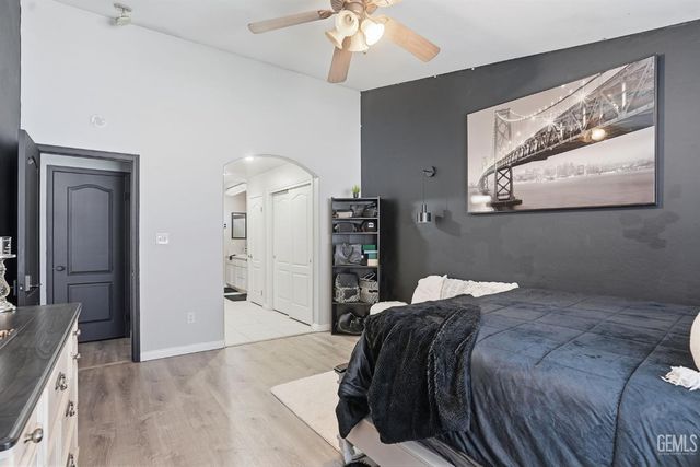 12108 Flat Iron Court, Bakersfield, CA 93312