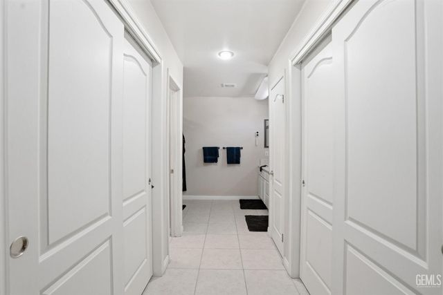 12108 Flat Iron Court, Bakersfield, CA 93312