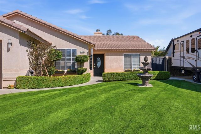 12108 Flat Iron Court, Bakersfield, CA 93312