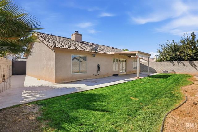 12108 Flat Iron Court, Bakersfield, CA 93312