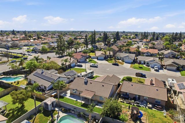 12108 Flat Iron Court, Bakersfield, CA 93312