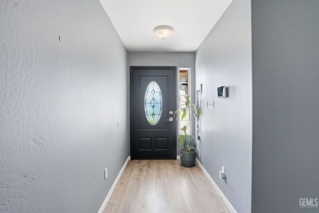 12108 Flat Iron Court, Bakersfield, CA 93312