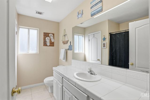 12108 Flat Iron Court, Bakersfield, CA 93312