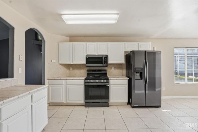 12108 Flat Iron Court, Bakersfield, CA 93312