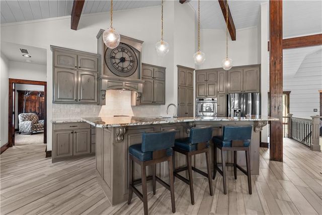 1647 NE Ozark Drive, Lee's Summit, MO 64086
