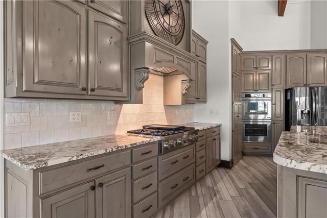 1647 NE Ozark Drive, Lee's Summit, MO 64086