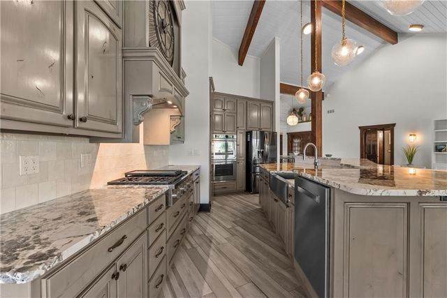 1647 NE Ozark Drive, Lee's Summit, MO 64086