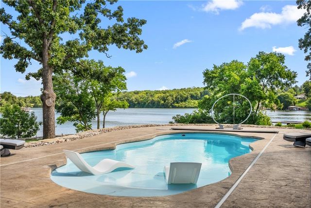 1647 NE Ozark Drive, Lee's Summit, MO 64086